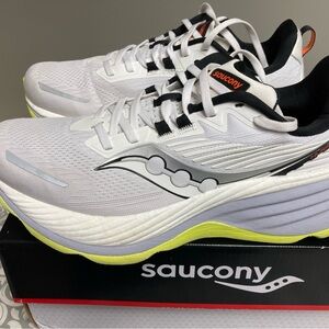 Saucony Hurricane 24 men’s Sz 9 d- NO Box
